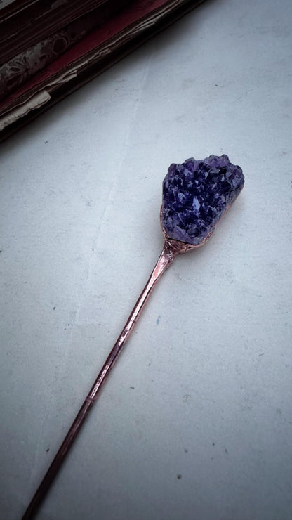 Hair clips with quartz.