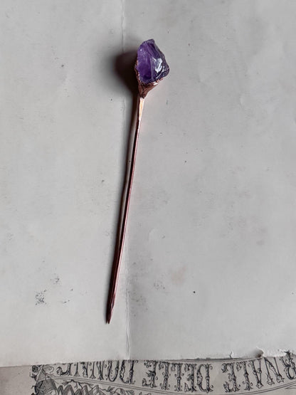 Hair clips with quartz.