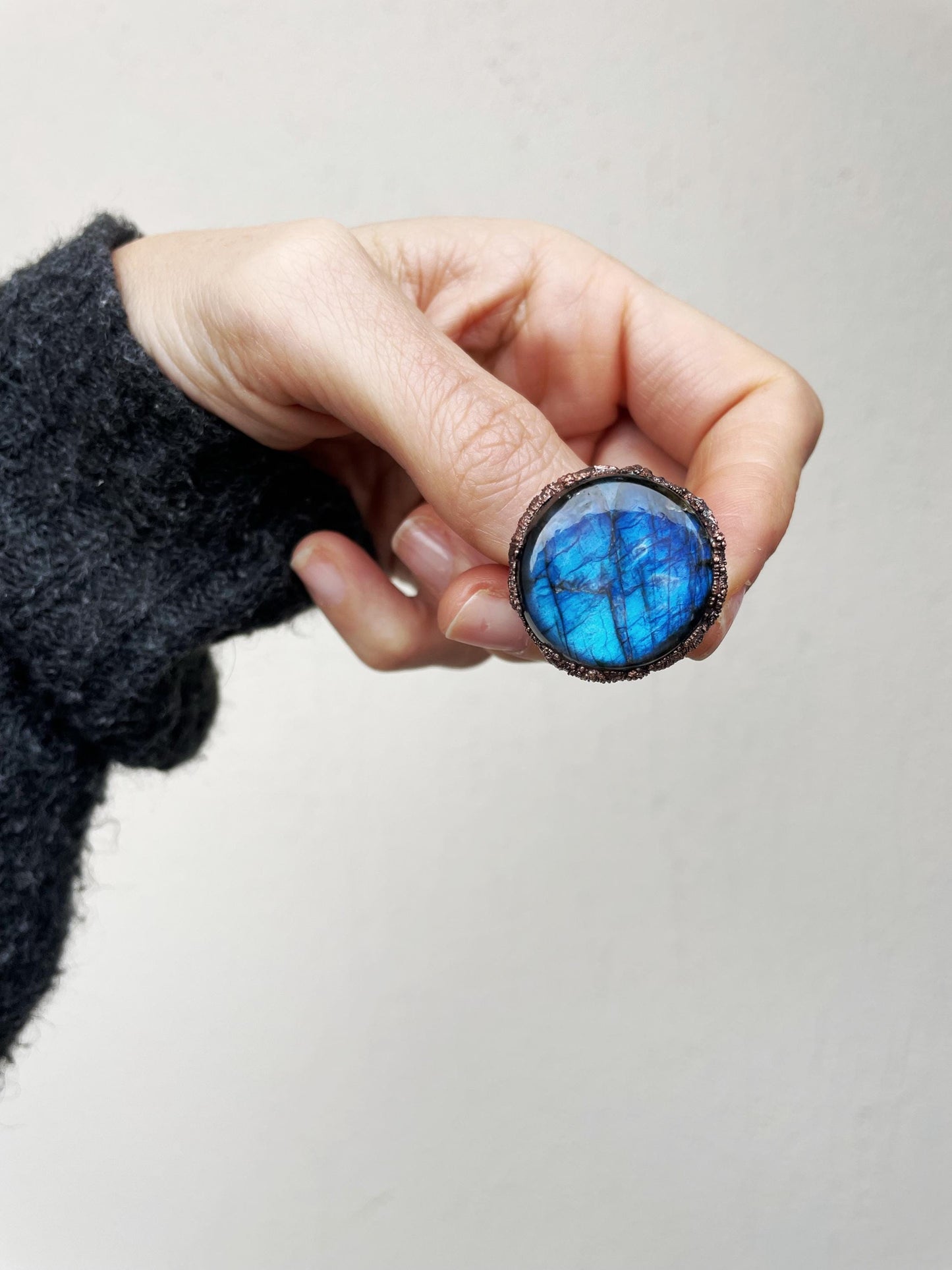 Anello con Labradorite blu