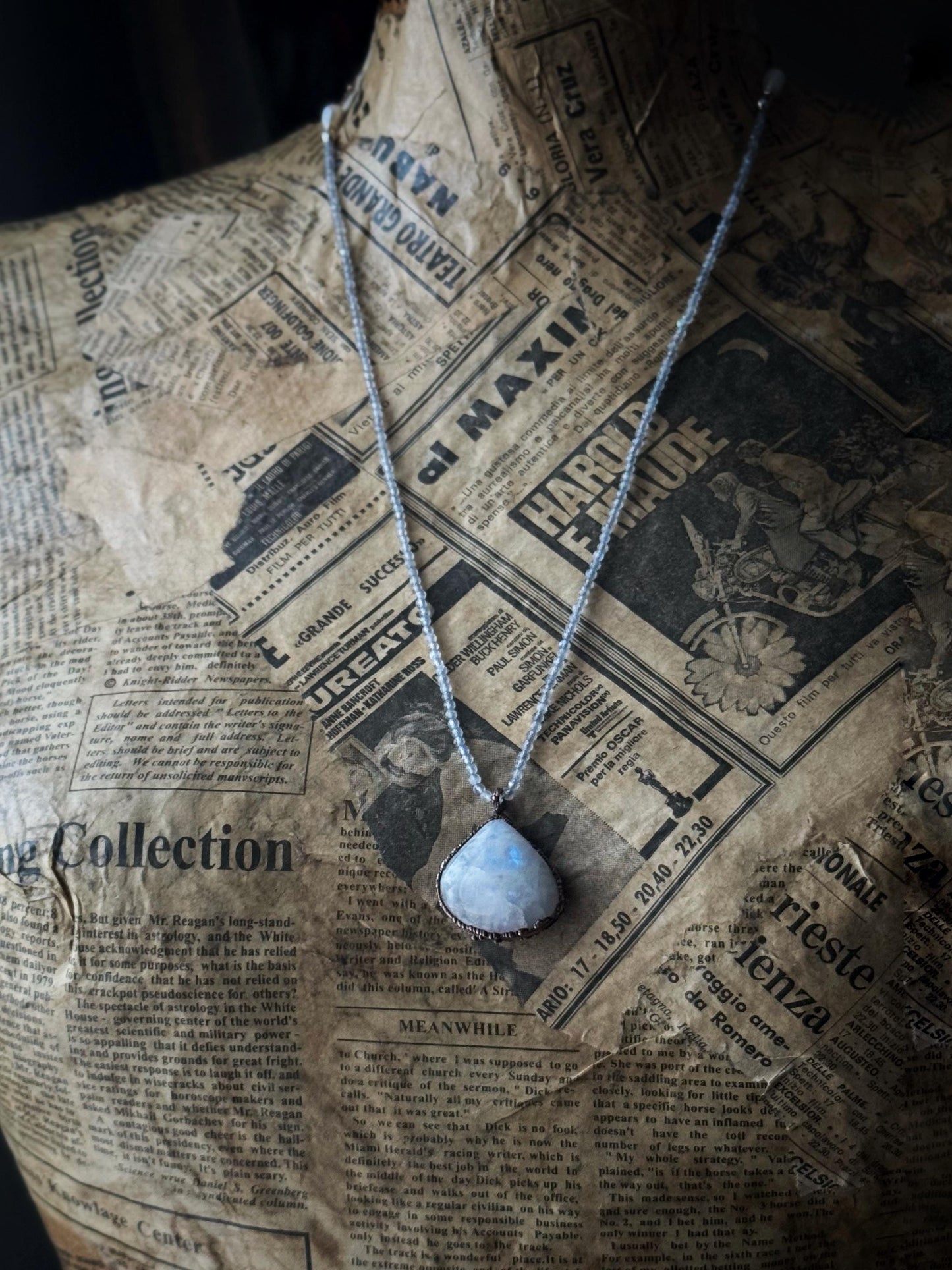 Collana sottile con goccia di labradorite bianca