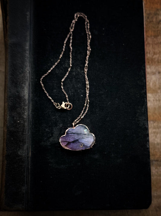 Collana sottile con nuvola di labradorite viola