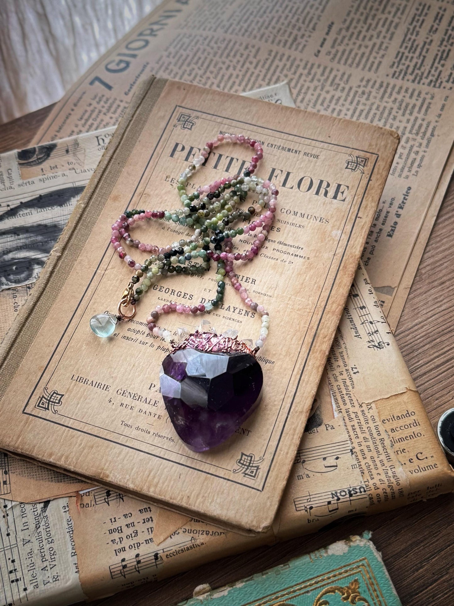 Ex voto con Tormaline, Ametista e quarzi di Herkimer