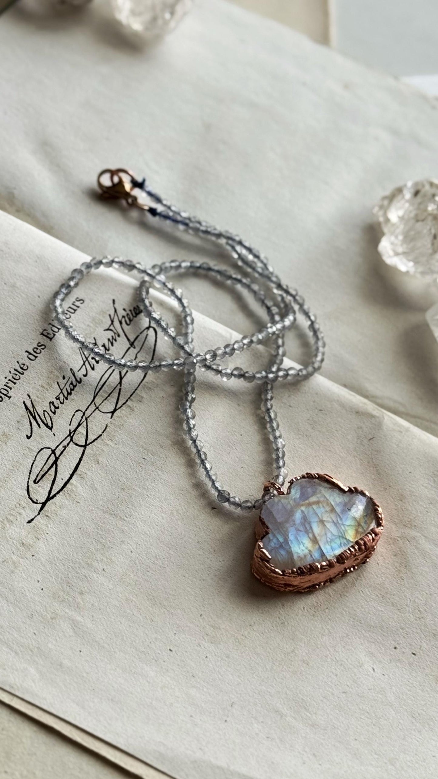 Collana con nuvola di labradorite bianca