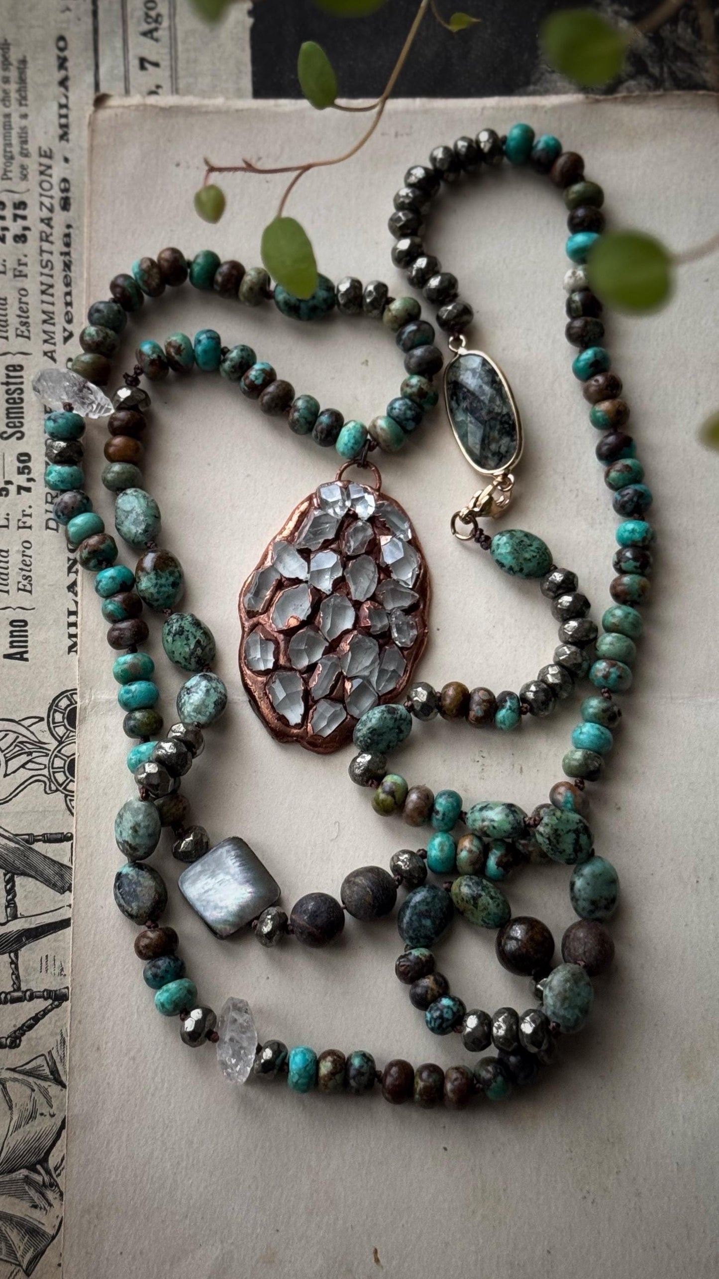 Collana con Turchese Africano e ciondolo con pavé di Herkimer