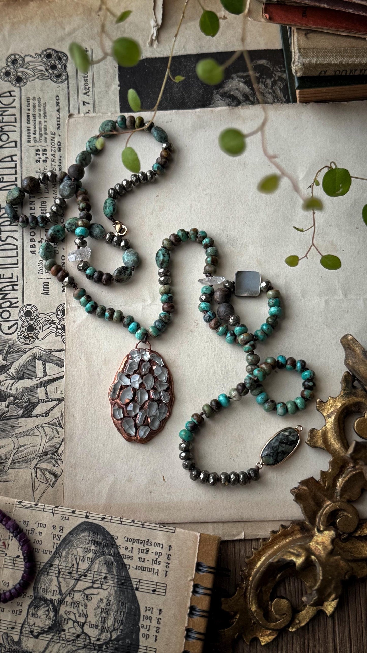 Collana con Turchese Africano e ciondolo con pavé di Herkimer