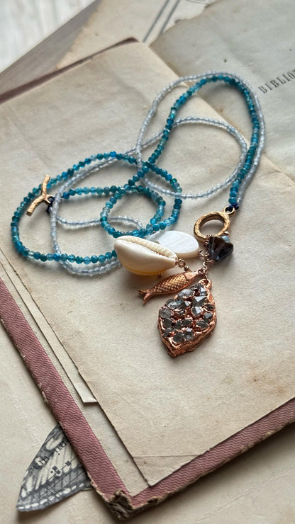 Choker with precious stones and pendants