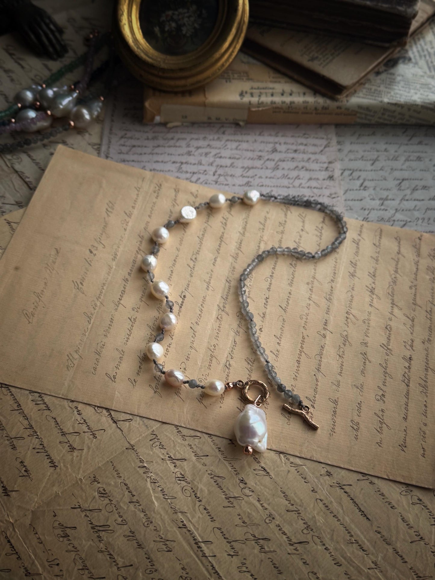 Collana con perle barocche e labradorite