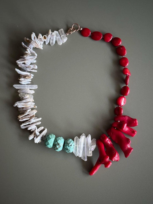 Collana corallo bambù, perle barocche e quarzo