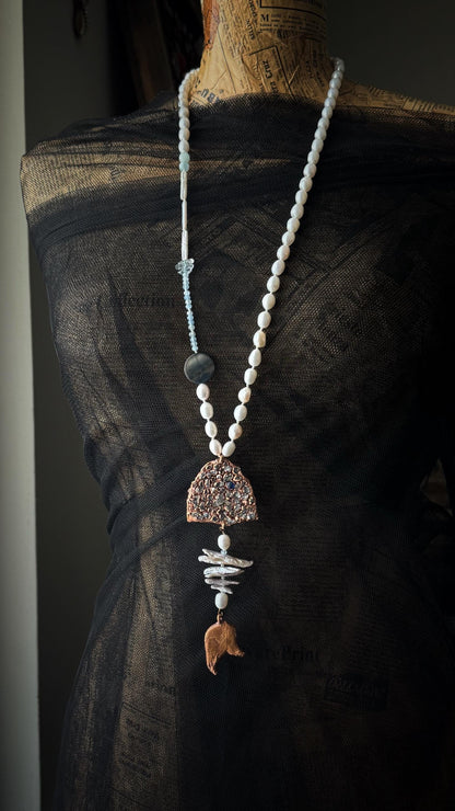 Collana con perle e ciondolo pesce