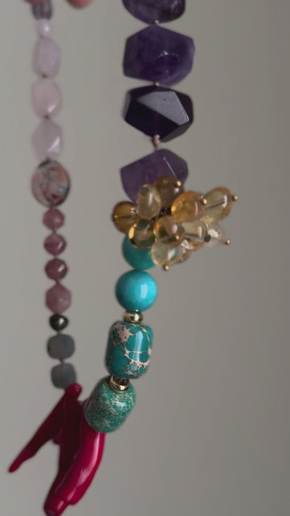 Collana colorata con pietre miste e corallo - Modello 13