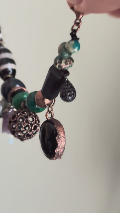 Bracelet with black and green stones and pendants - Model 09