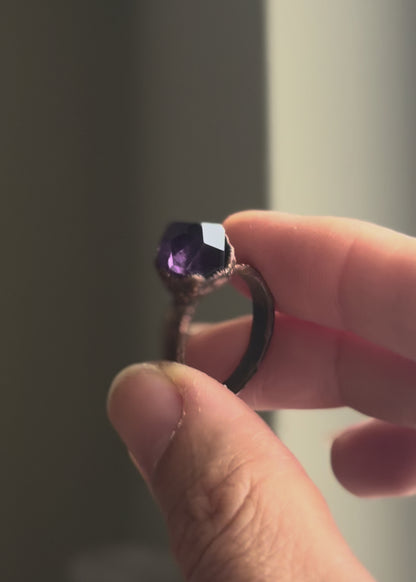 Anello in Rame con Pepita di Ametista Sfaccettata – Mis. 8 US | Ø 18 mm