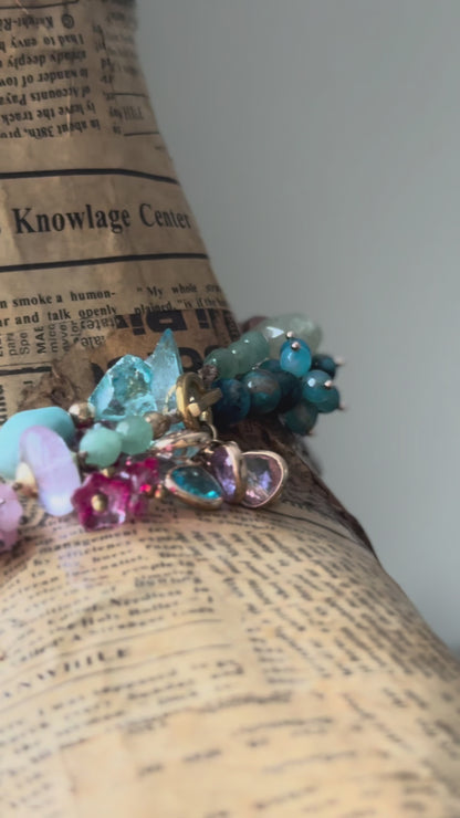 Long necklace with pastel-colored stones - Model 08