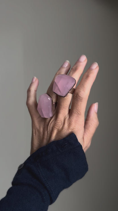 Handcrafted Copper Ring with Rose Quartz – Wide Band, Natural Stone